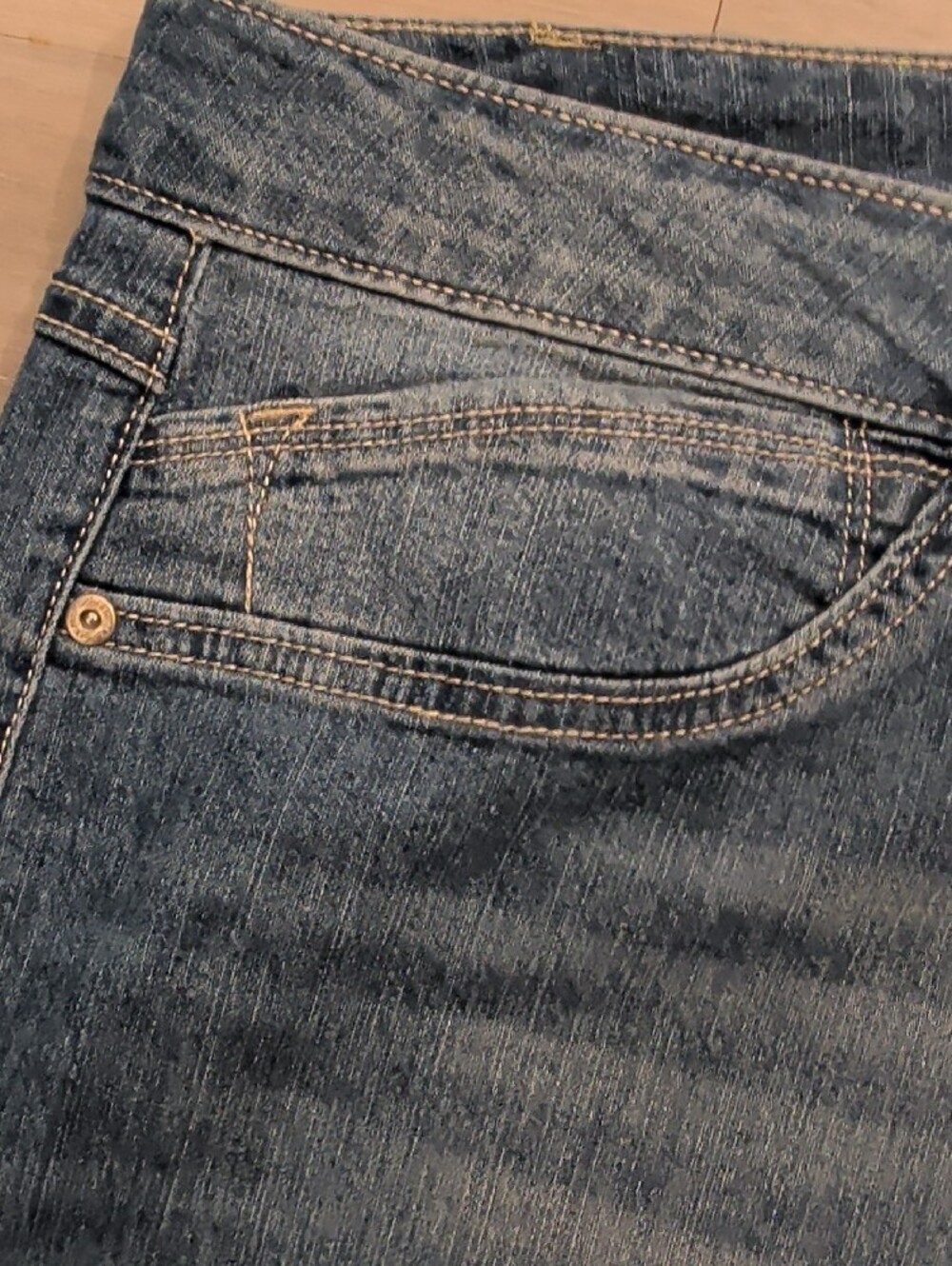 Women's 26 W - NWT Dark Blue Flare Jeans with Frayed Hem - Picture 4 of 7